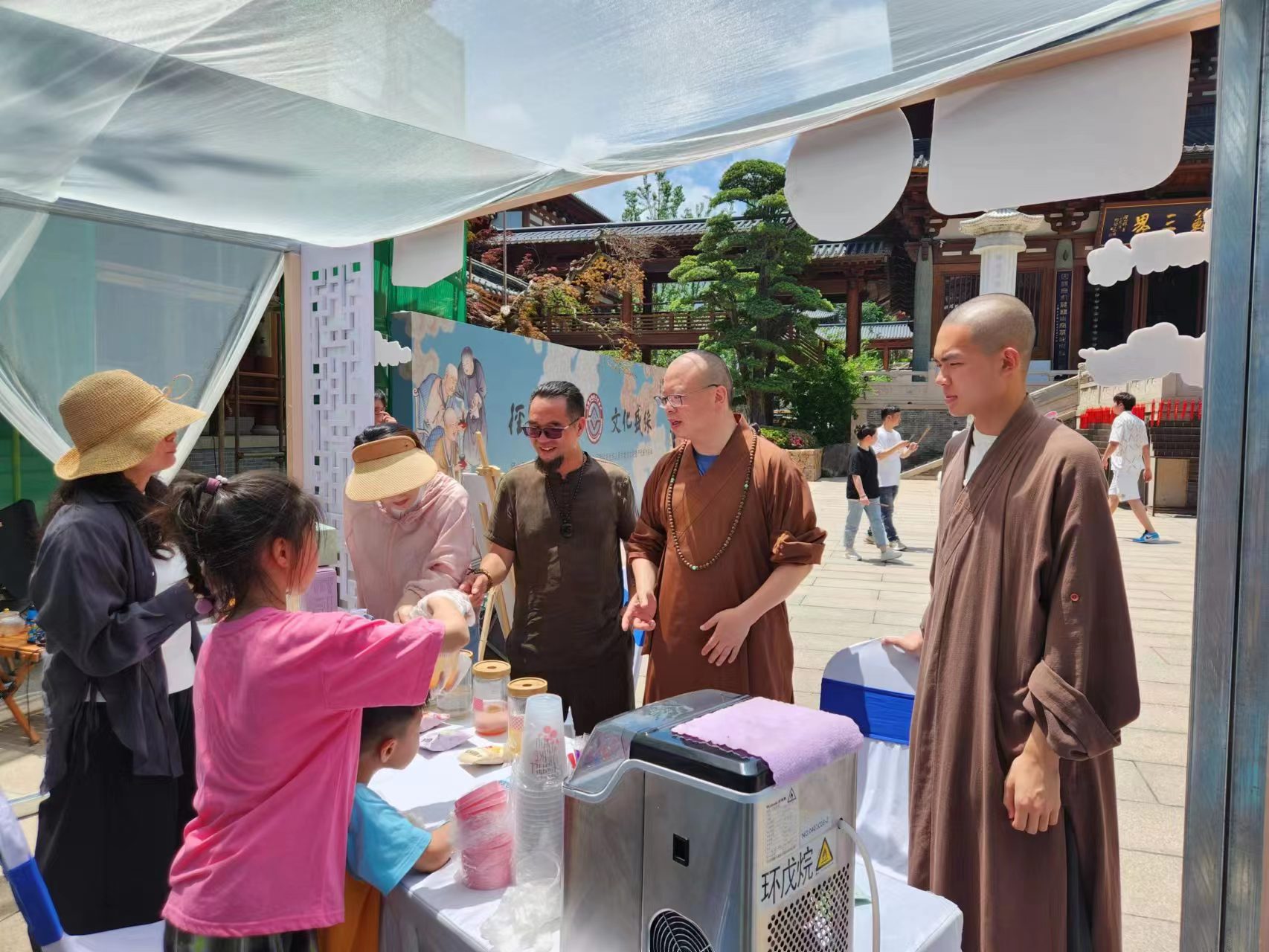 one体育
集团“茶乐蛙”品牌参加人类非遗“径山茶宴”文化推进大会暨杭州佛教“茶宴非遗”专研班开班仪式